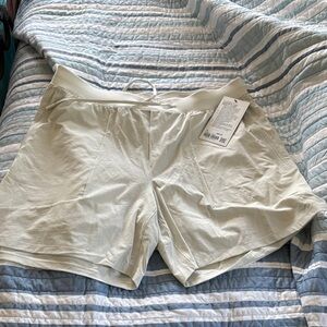 Lululemon Athletica Men's Cream Athletic Shorts